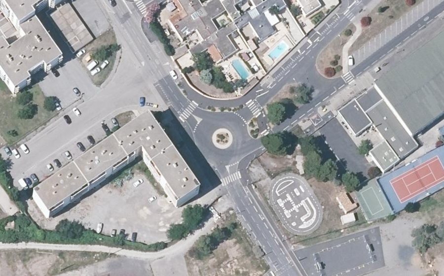 Vue aérienne du Rond-point anonyme n°779963259