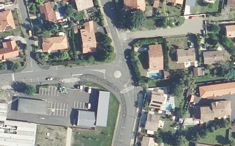 Vue aérienne du Rond-point anonyme n°780205886