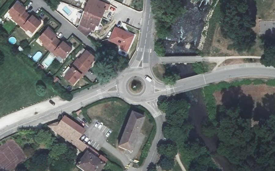 Vue aérienne du Rond-point anonyme n°78021020