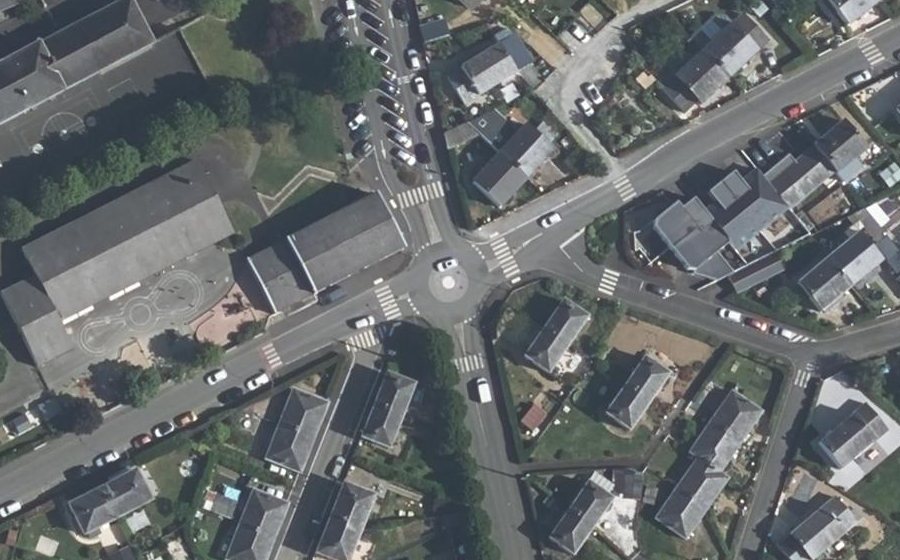 Vue aérienne du Rond-point anonyme n°78025146