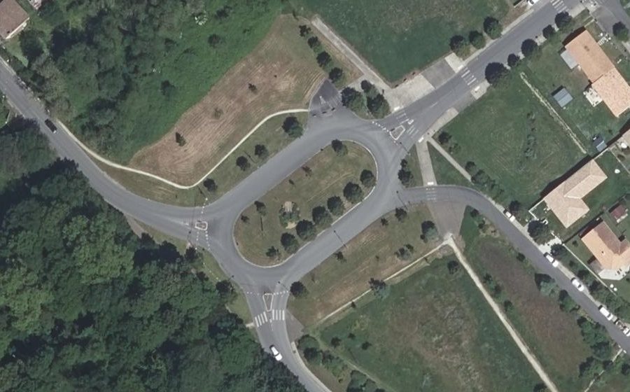 Vue aérienne du Rond-point anonyme n°780258311