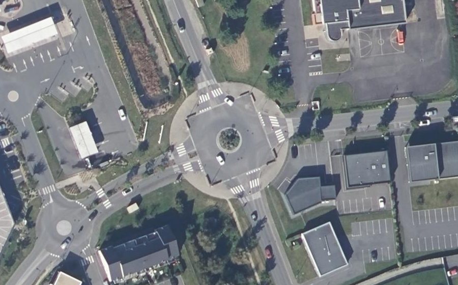 Vue aérienne du Rond-point anonyme n°78036372