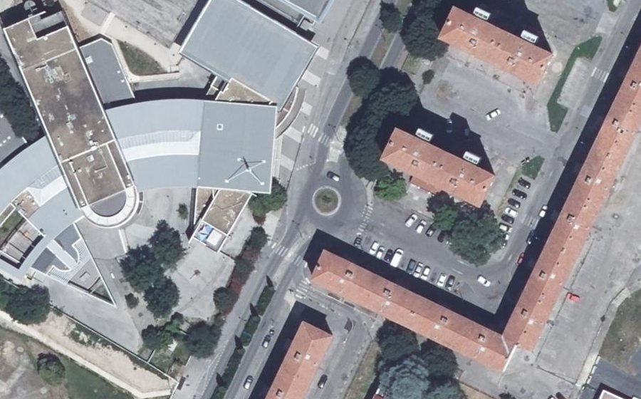 Vue aérienne du Rond-point anonyme n°780402338