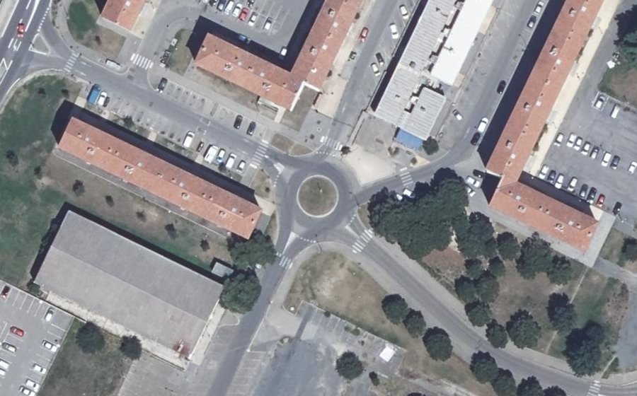 Vue aérienne du Rond-point anonyme n°780406183