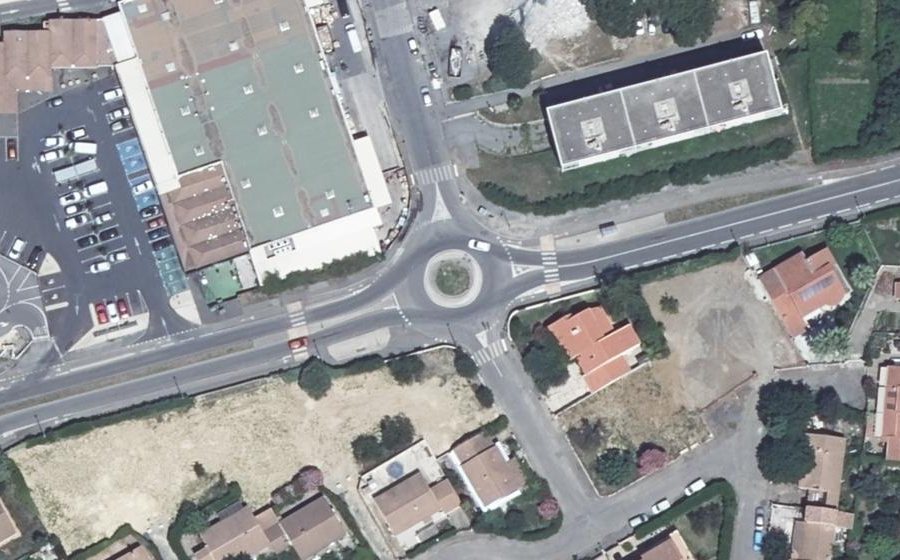 Vue aérienne du Rond-point anonyme n°780407702
