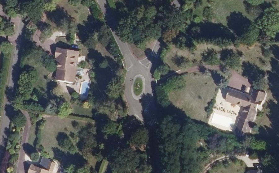 Vue aérienne du Rond-point anonyme n°78056211
