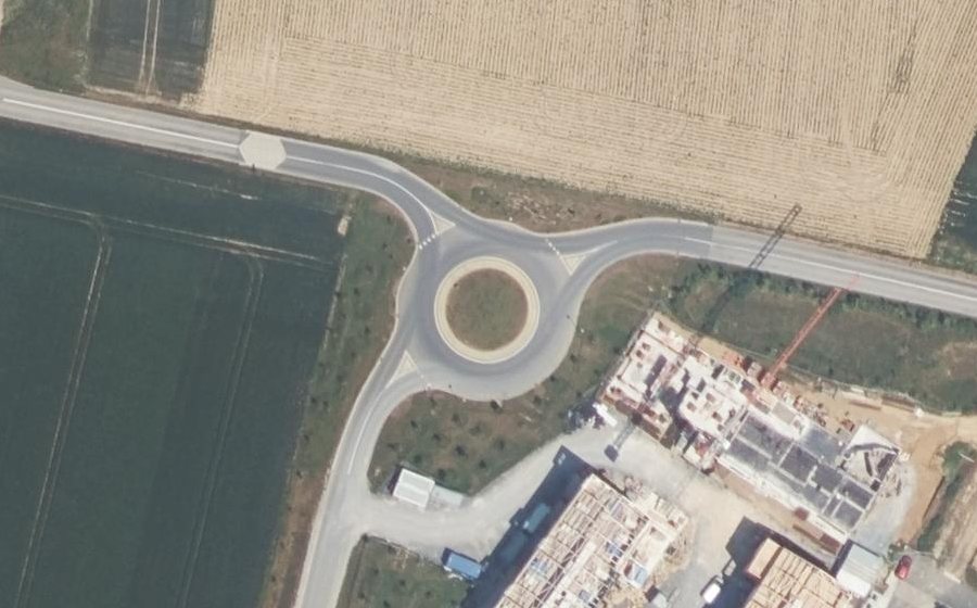 Vue aérienne du Rond-point anonyme n°780651506