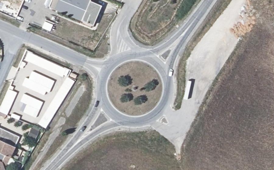 Vue aérienne du Rond-point anonyme n°780819058
