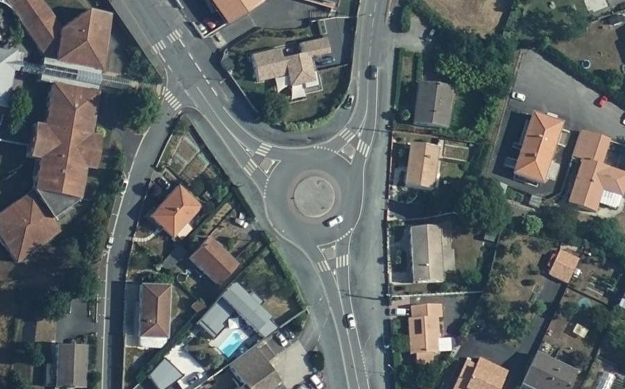Vue aérienne du Rond-point anonyme n°781244048
