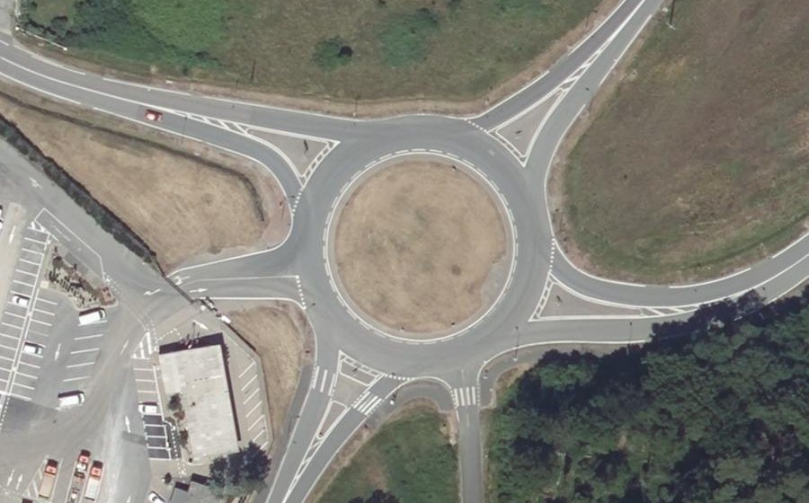 Vue aérienne du Rond-point anonyme n°78149578
