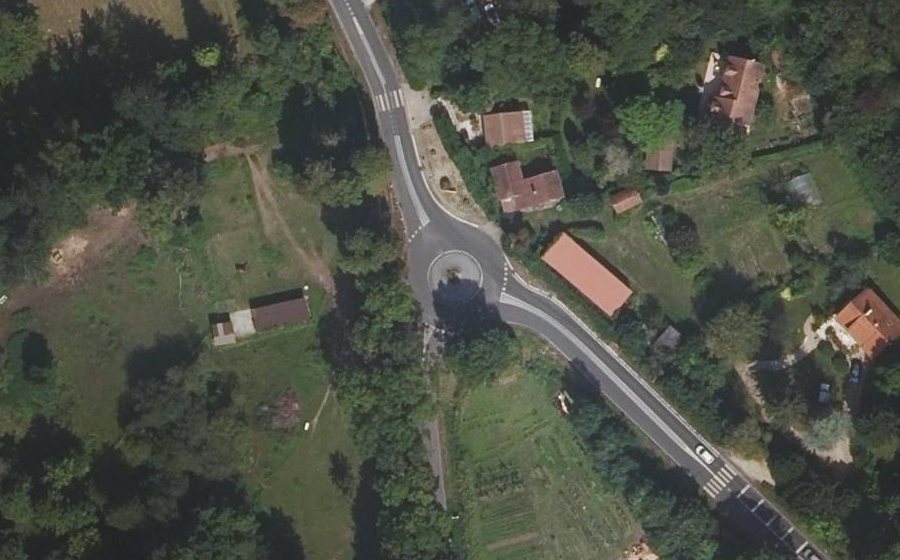 Vue aérienne du Rond-point anonyme n°781867800