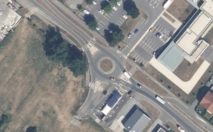 Vue aérienne du Rond-point anonyme n°782041893