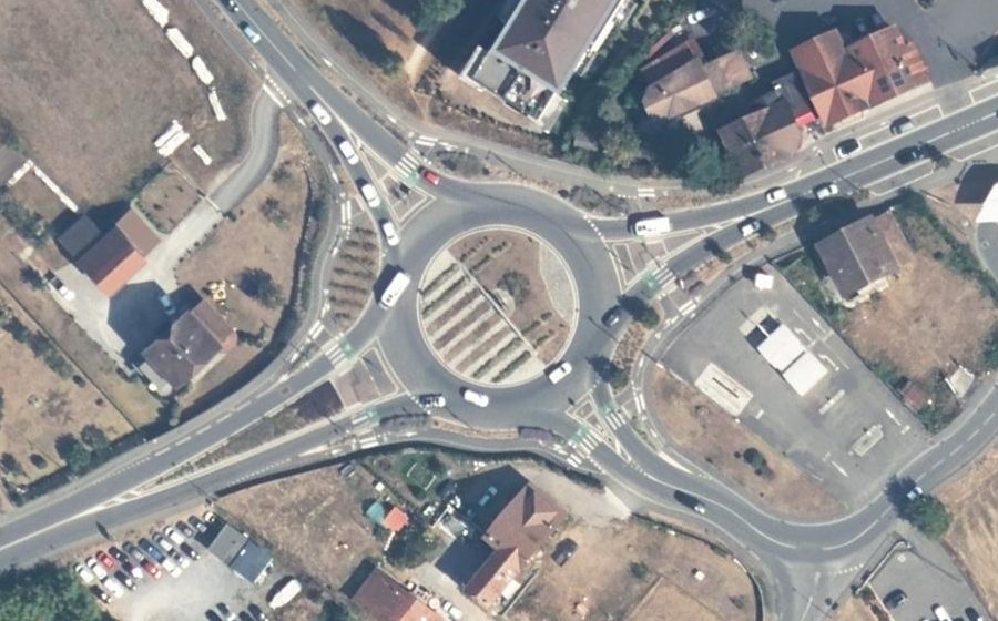 Vue aérienne du Rond-point anonyme n°782130436