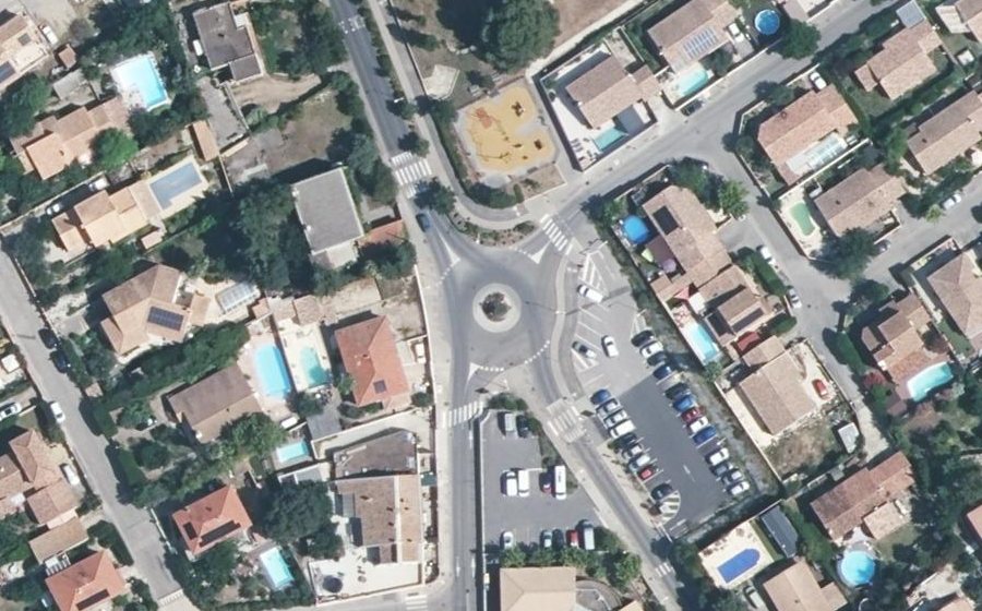 Vue aérienne du Rond-point anonyme n°782361420