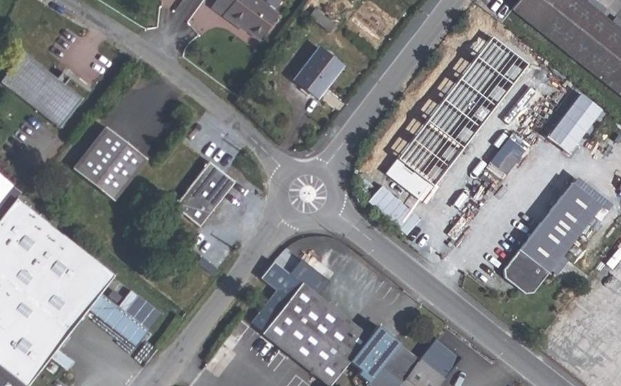 Vue aérienne du Rond-point anonyme n°782408202