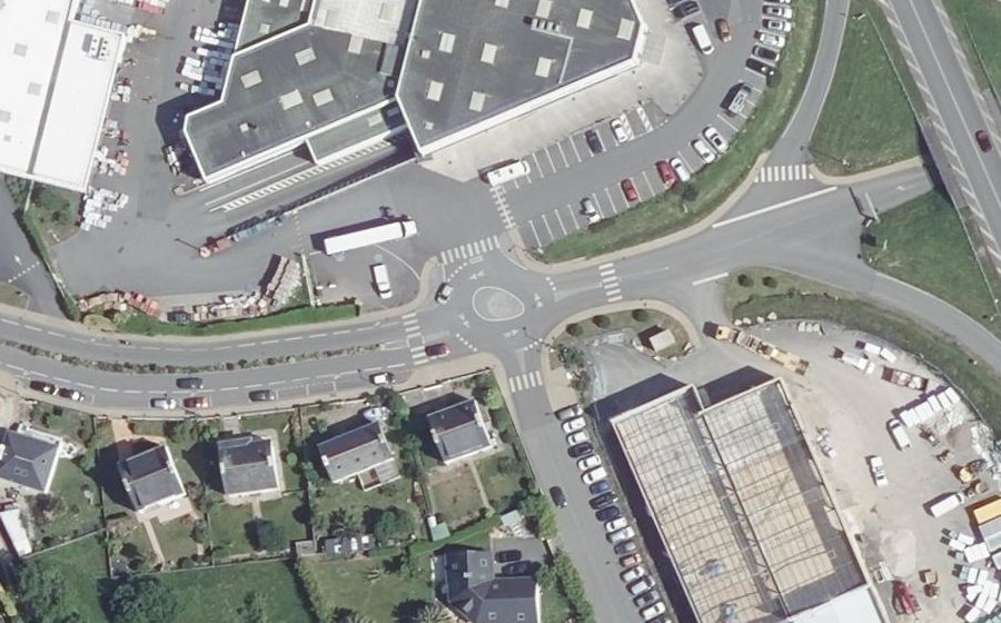 Vue aérienne du Rond-point anonyme n°782437448