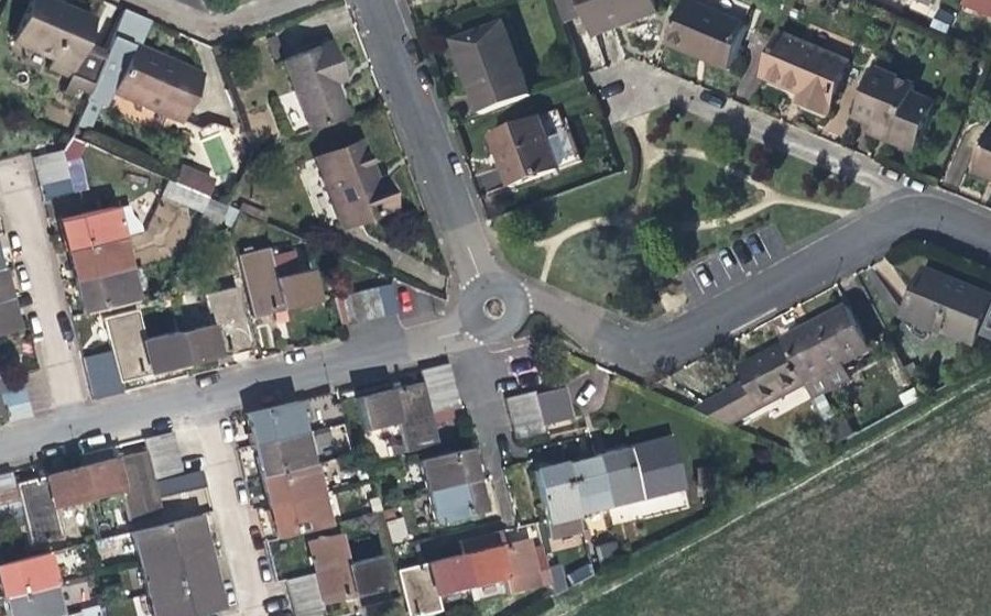 Vue aérienne du Rond-point anonyme n°782451293