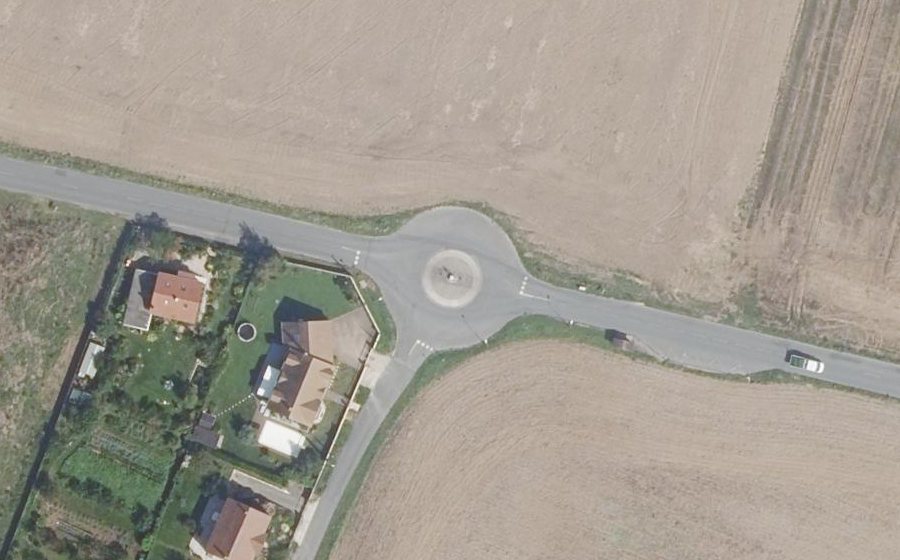 Vue aérienne du Rond-point anonyme n°78246723