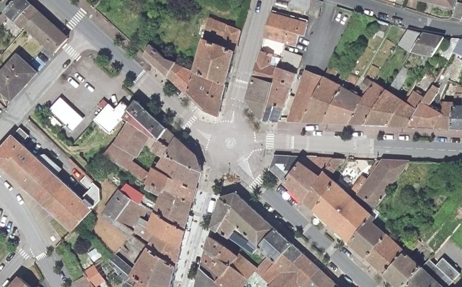 Vue aérienne du Rond-point anonyme n°782903962