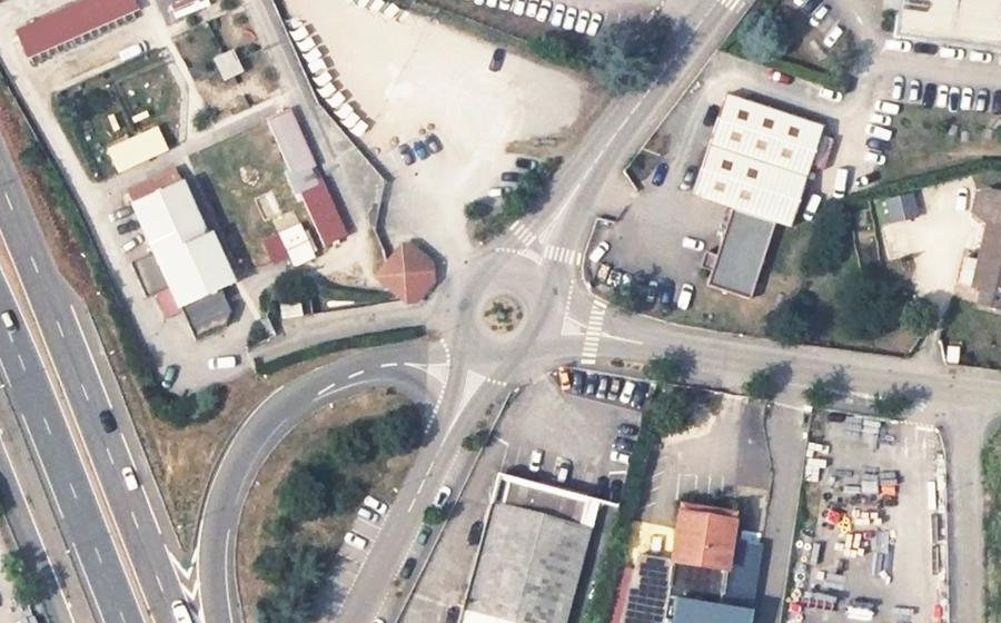 Vue aérienne du Rond-point anonyme n°783036937