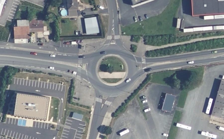 Vue aérienne du Rond-point anonyme n°783082842