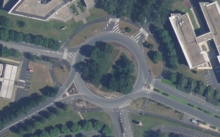 Vue aérienne du Rond-point anonyme n°783085568