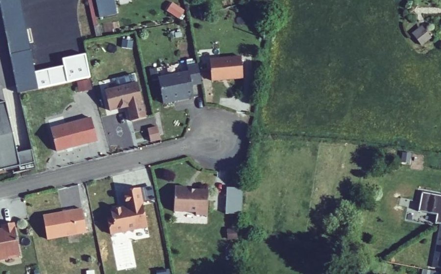 Vue aérienne du Rond-point anonyme n°78310928