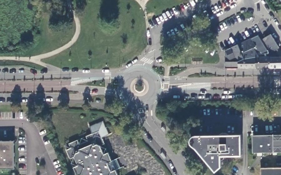 Vue aérienne du Rond-point anonyme n°783442913