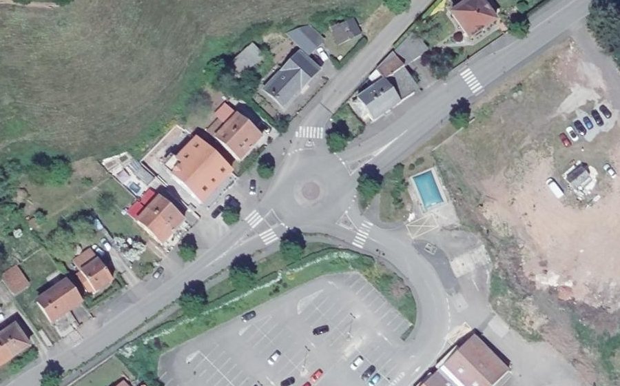 Vue aérienne du Rond-point anonyme n°783564985