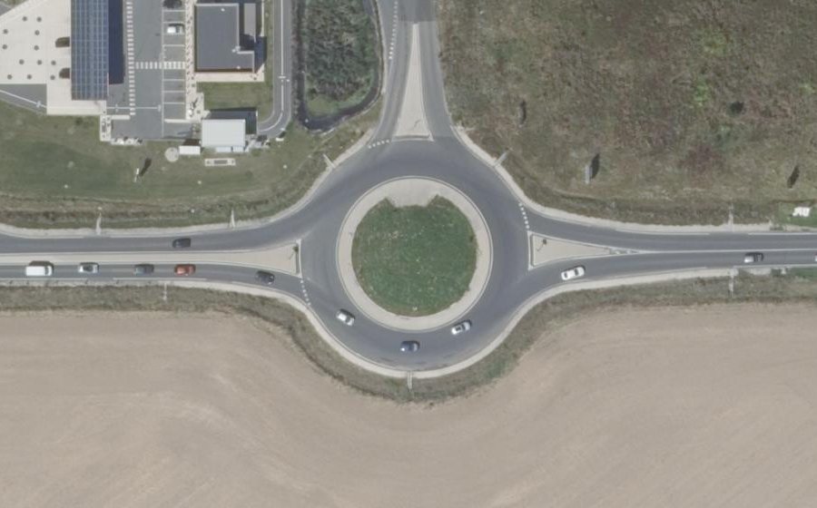 Vue aérienne du Rond-point anonyme n°783663734