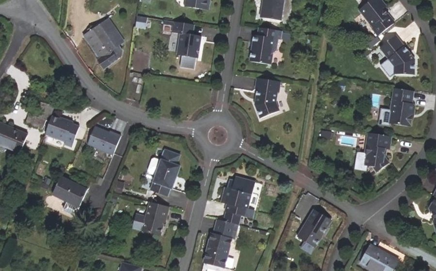 Vue aérienne du Rond-point anonyme n°783819234
