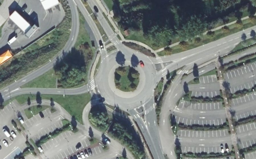 Vue aérienne du Rond-point anonyme n°78405523