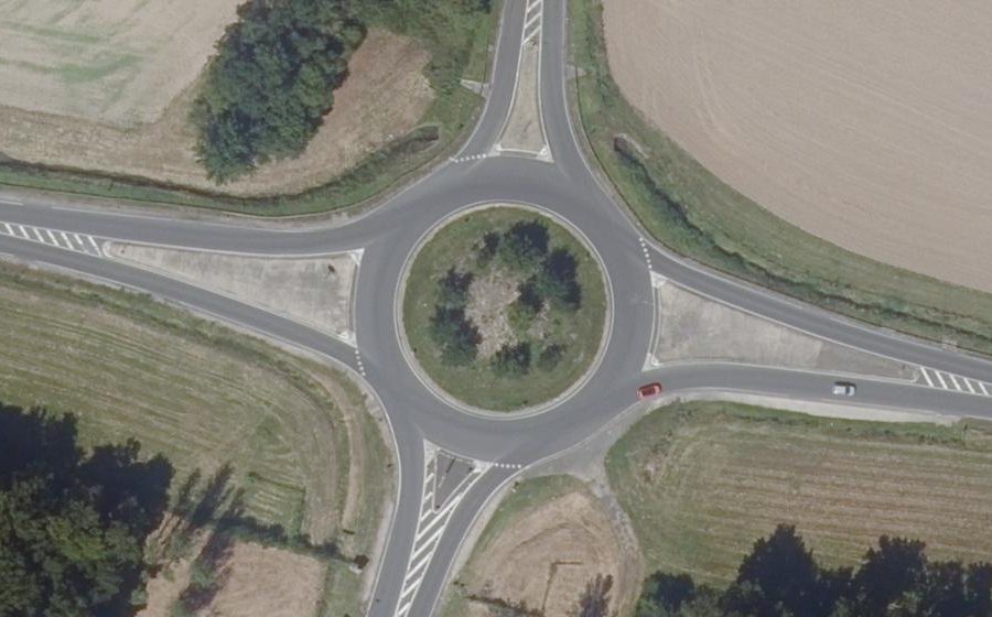 Vue aérienne du Rond-point anonyme n°78412857