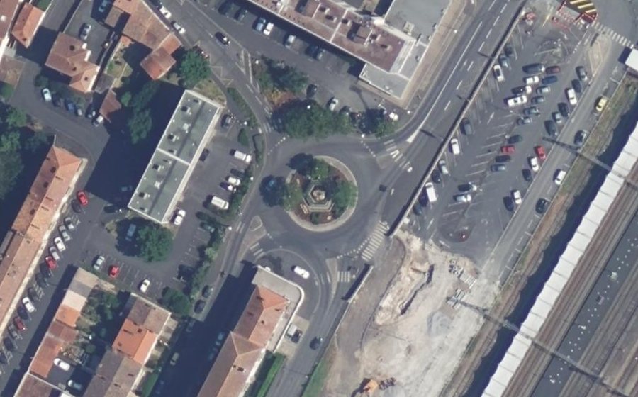 Vue aérienne du Rond-point anonyme n°784149748