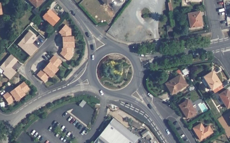 Vue aérienne du Rond-point anonyme n°784207554