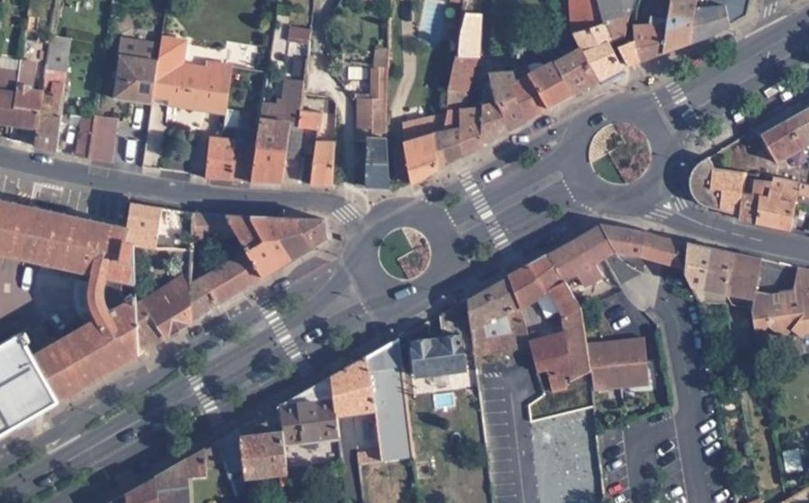 Vue aérienne du Rond-point anonyme n°784218256