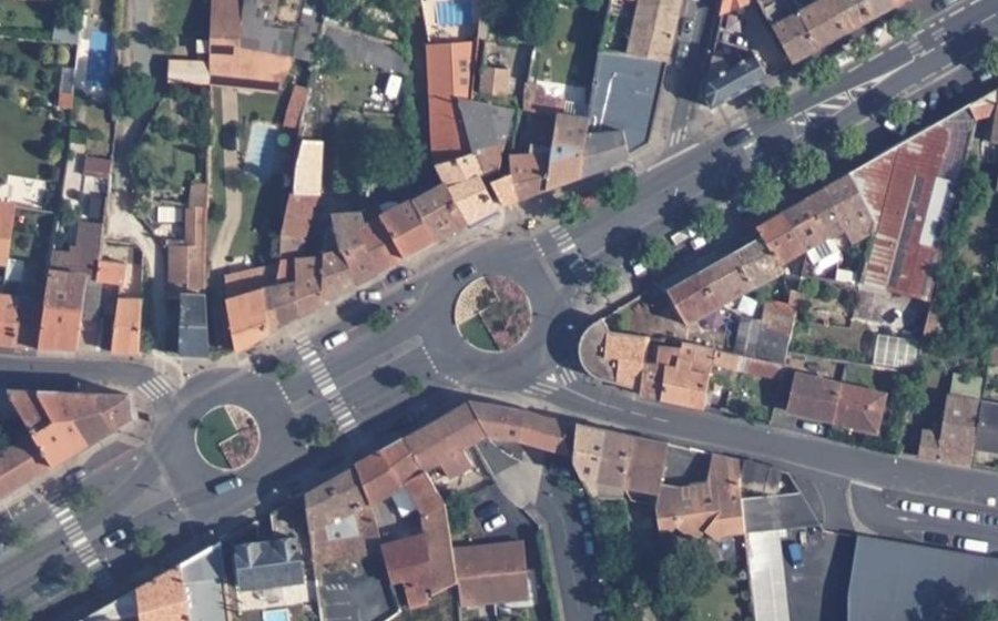 Vue aérienne du Rond-point anonyme n°784218260