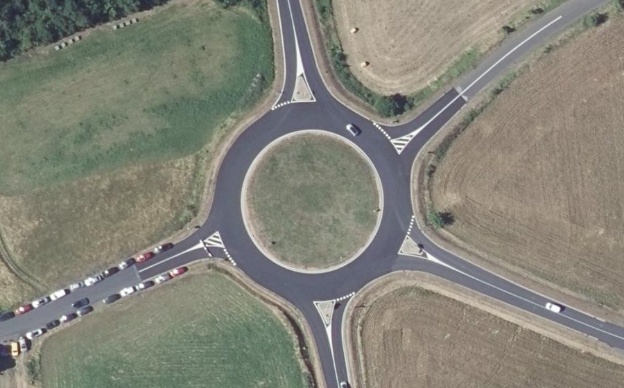 Vue aérienne du Rond-point anonyme n°78422235