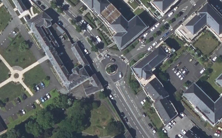Vue aérienne du Rond-point anonyme n°78431949