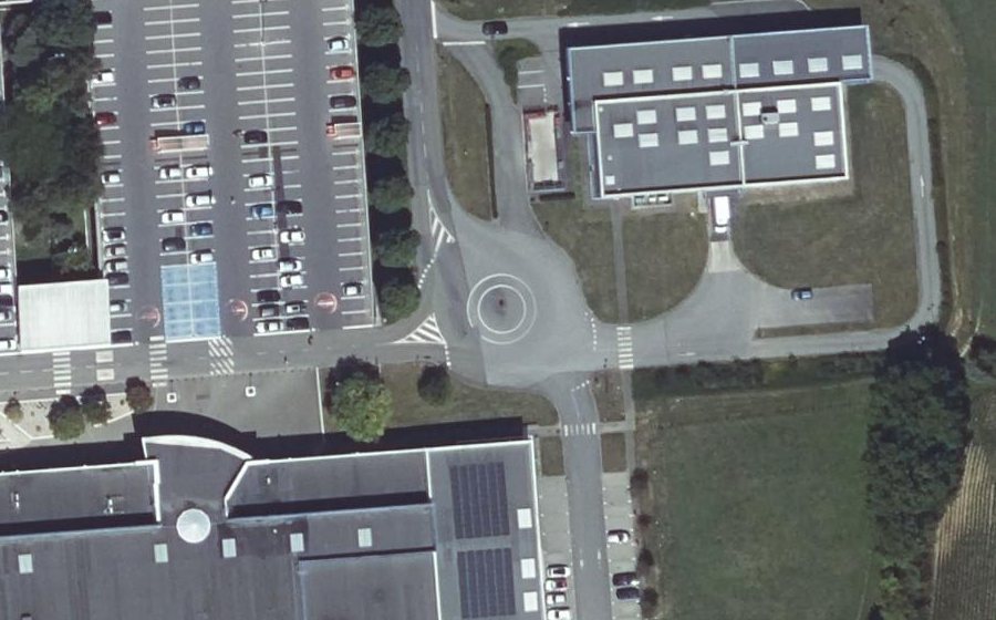 Vue aérienne du Rond-point anonyme n°784522779