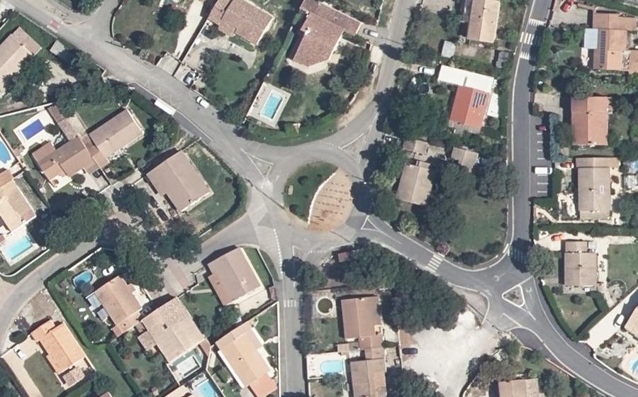 Vue aérienne du Rond-point anonyme n°78453800