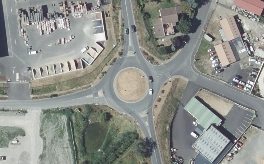 Vue aérienne du Rond-point anonyme n°784563714