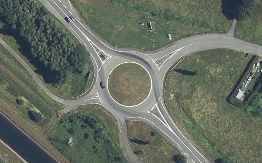 Vue aérienne du Rond-point anonyme n°78460223