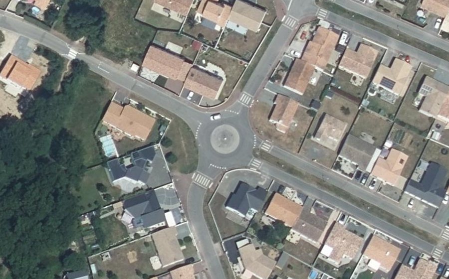 Vue aérienne du Rond-point anonyme n°785197677