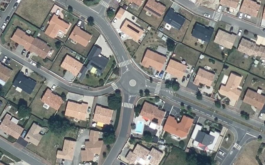Vue aérienne du Rond-point anonyme n°785322115