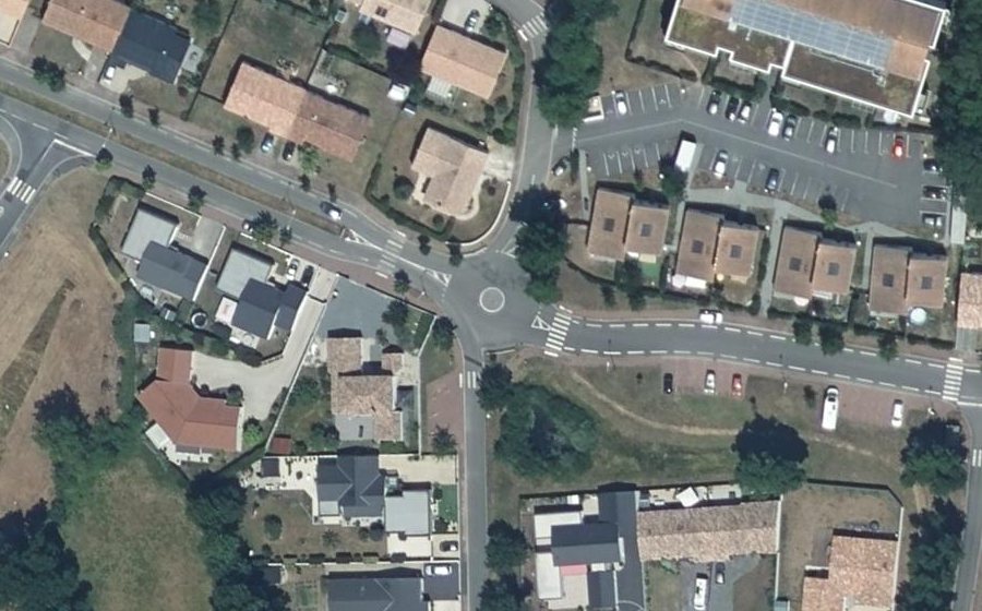 Vue aérienne du Rond-point anonyme n°785322117
