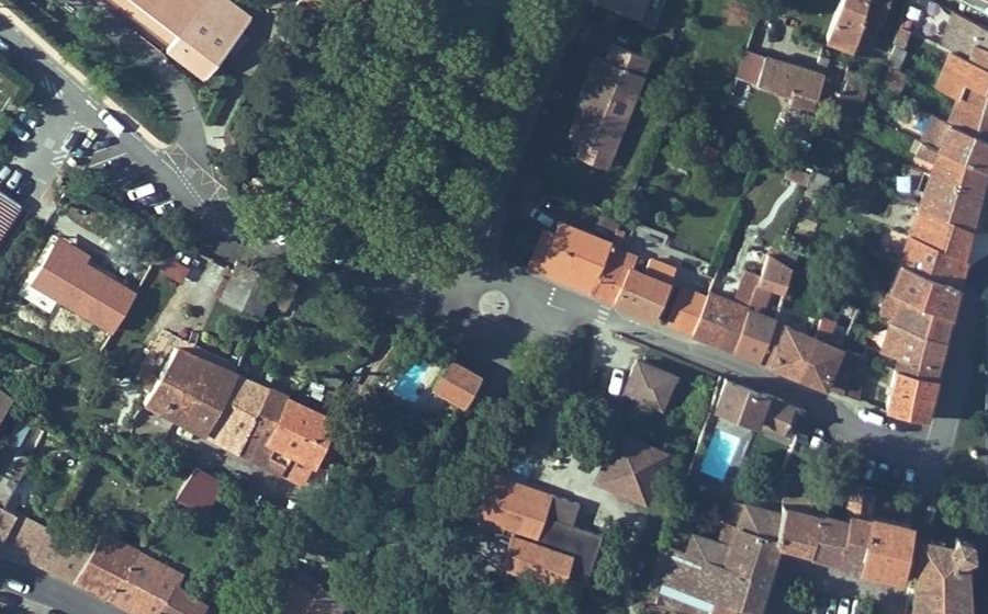 Vue aérienne du Rond-point anonyme n°785396090