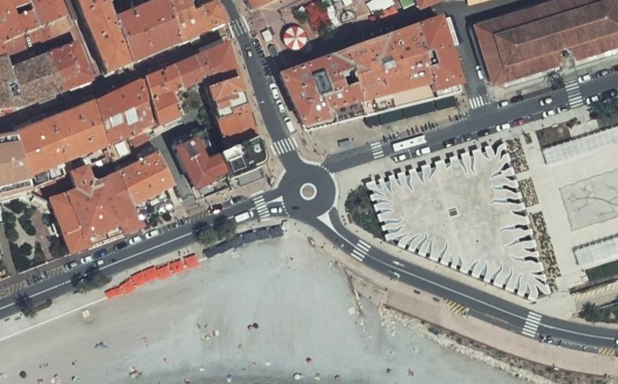 Vue aérienne du Rond-point anonyme n°785528301