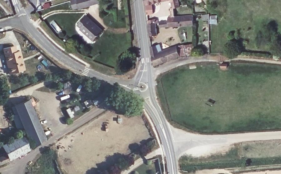 Vue aérienne du Rond-point anonyme n°785593690