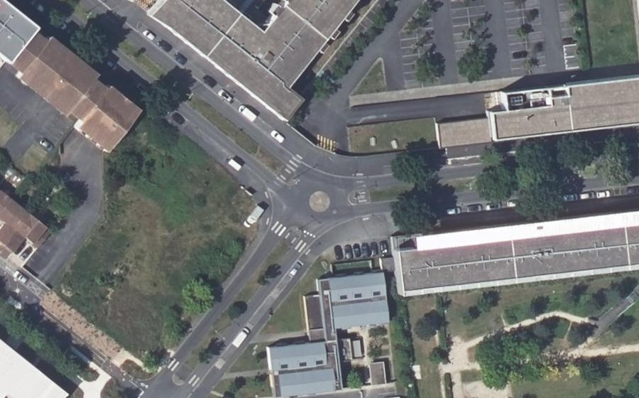 Vue aérienne du Rond-point anonyme n°785735509